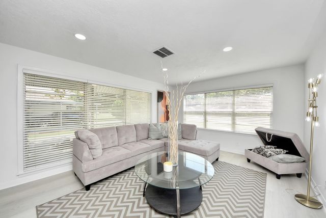 9610 Westview Drive, Houston, TX 77055