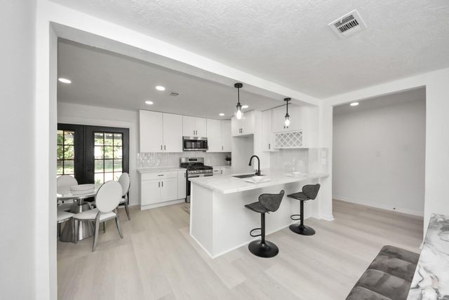 9610 Westview Drive, Houston, TX 77055