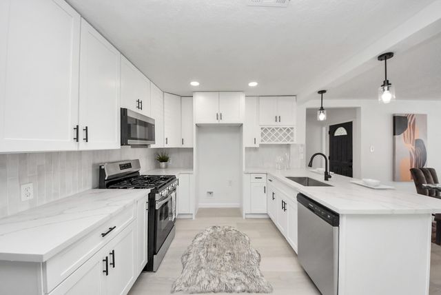 9610 Westview Drive, Houston, TX 77055
