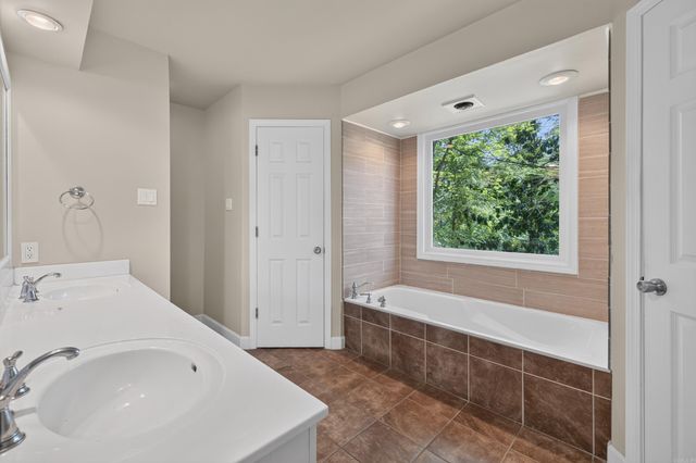 5 Culebra Pl, Hot Springs Village, AR 71909