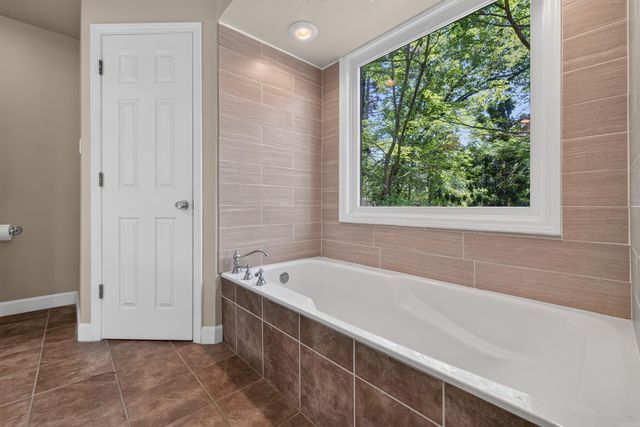 5 Culebra Pl, Hot Springs Village, AR 71909