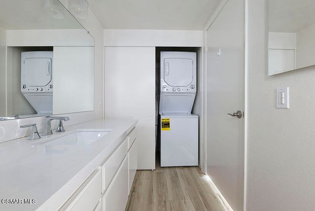 751 Birchpark Circle 204, Thousand Oaks, CA 91360