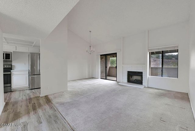 751 Birchpark Circle 204, Thousand Oaks, CA 91360