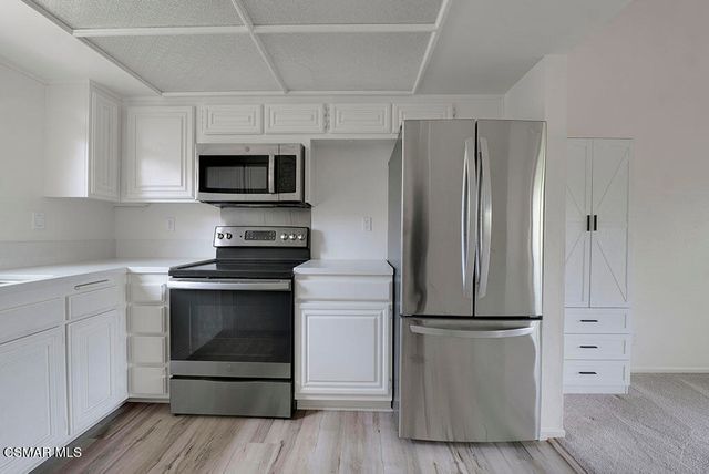 751 Birchpark Circle 204, Thousand Oaks, CA 91360
