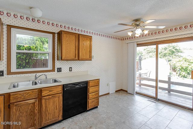 2218 Longport Drive, Maumee, OH 43537