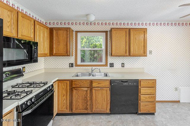 2218 Longport Drive, Maumee, OH 43537