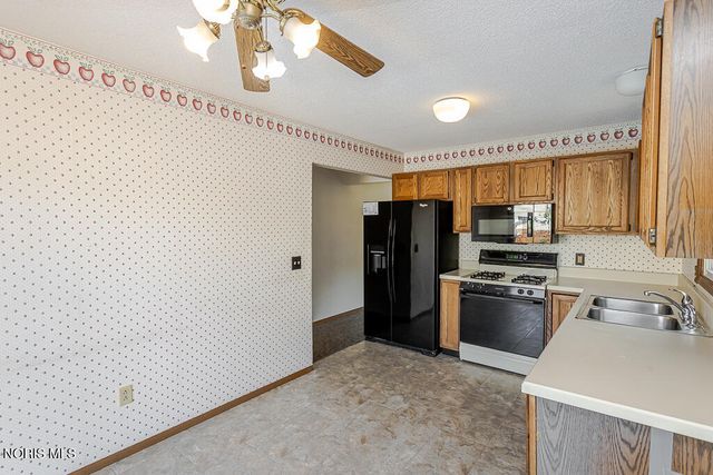 2218 Longport Drive, Maumee, OH 43537