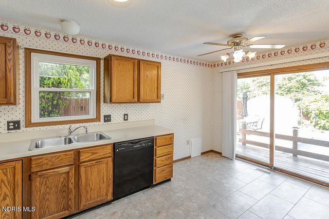 2218 Longport Drive, Maumee, OH 43537