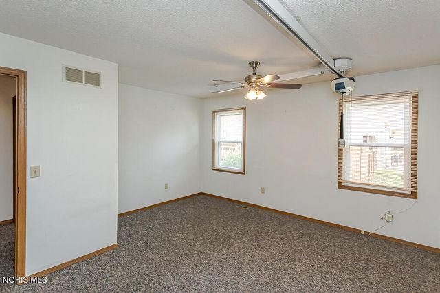 2218 Longport Drive, Maumee, OH 43537