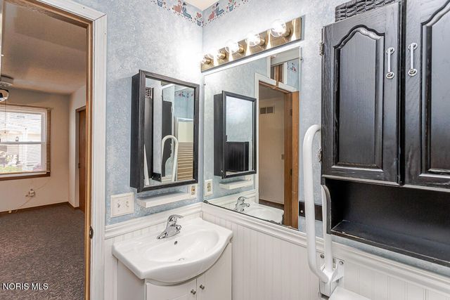 2218 Longport Drive, Maumee, OH 43537