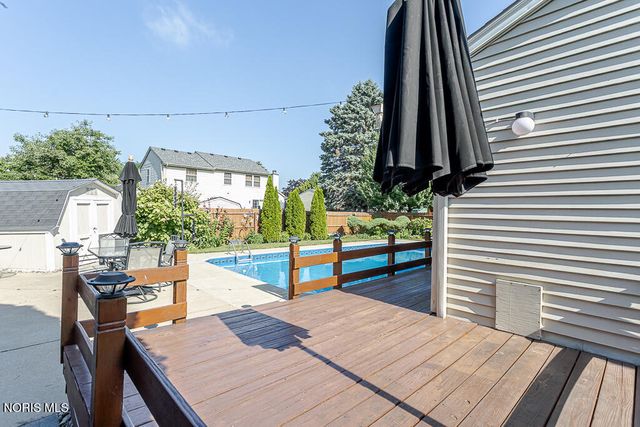 2218 Longport Drive, Maumee, OH 43537