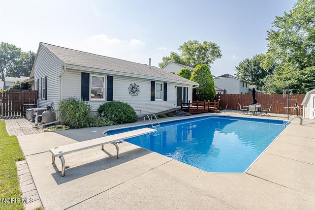 2218 Longport Drive, Maumee, OH 43537