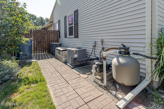 2218 Longport Drive, Maumee, OH 43537