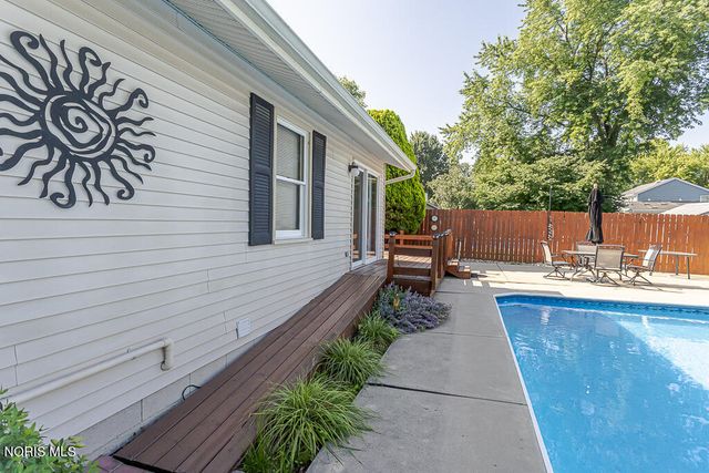 2218 Longport Drive, Maumee, OH 43537