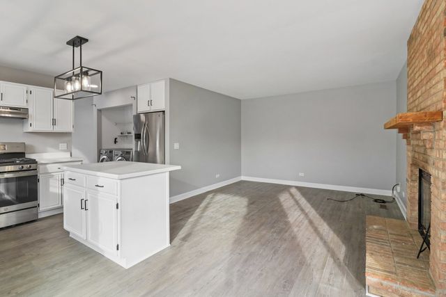 145 W Honeysuckle Drive, Round Lake Beach, IL 60073