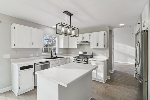 145 W Honeysuckle Drive, Round Lake Beach, IL 60073