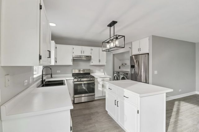 145 W Honeysuckle Drive, Round Lake Beach, IL 60073