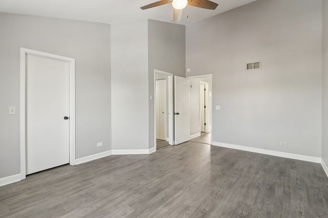 145 W Honeysuckle Drive, Round Lake Beach, IL 60073