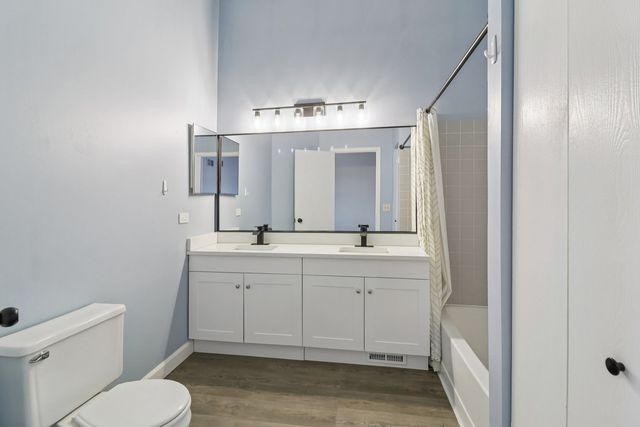 145 W Honeysuckle Drive, Round Lake Beach, IL 60073