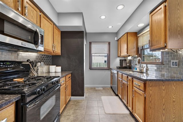 221 N Higby Street, Jackson, MI 49202