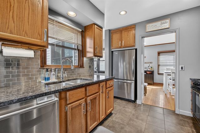 221 N Higby Street, Jackson, MI 49202