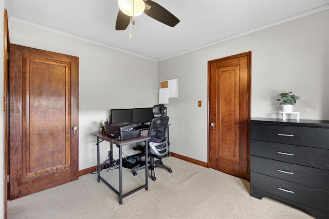 221 N Higby Street, Jackson, MI 49202