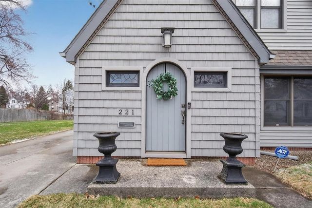 221 N Higby Street, Jackson, MI 49202