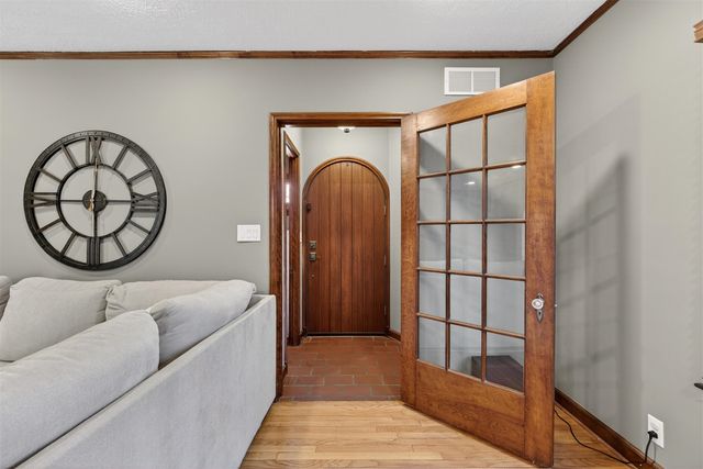 221 N Higby Street, Jackson, MI 49202