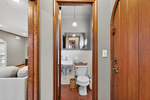 221 N Higby Street, Jackson, MI 49202