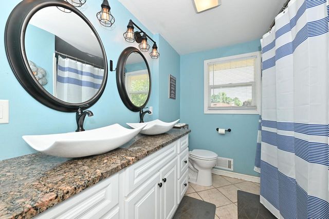 924 Montclair DRIVE, Racine, WI 53402