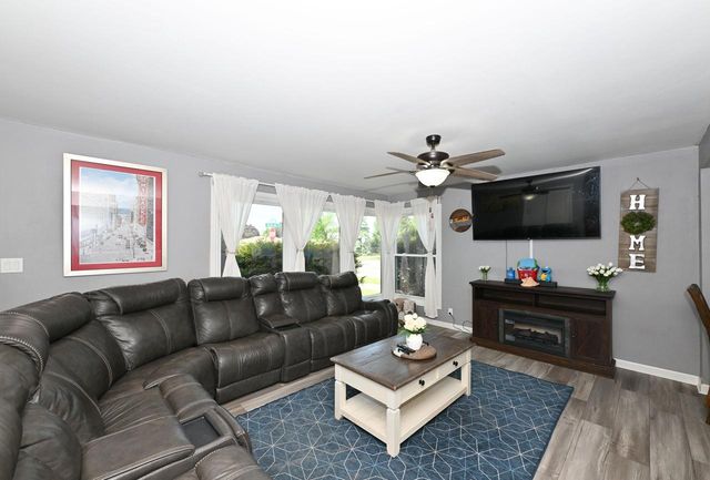 924 Montclair DRIVE, Racine, WI 53402