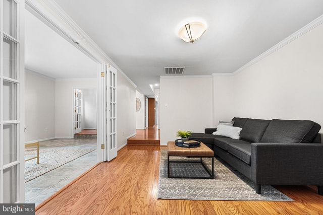 10305 COLLINGHAM DR, Fairfax, VA 22032