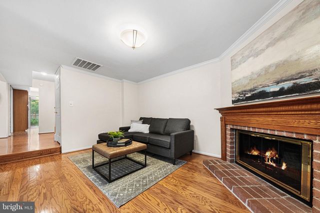 10305 COLLINGHAM DR, Fairfax, VA 22032