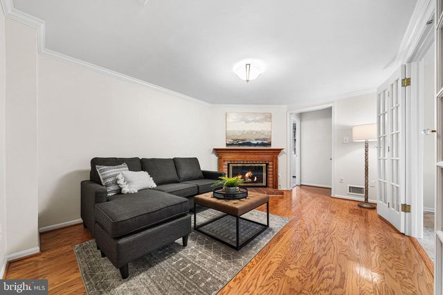 10305 COLLINGHAM DR, Fairfax, VA 22032