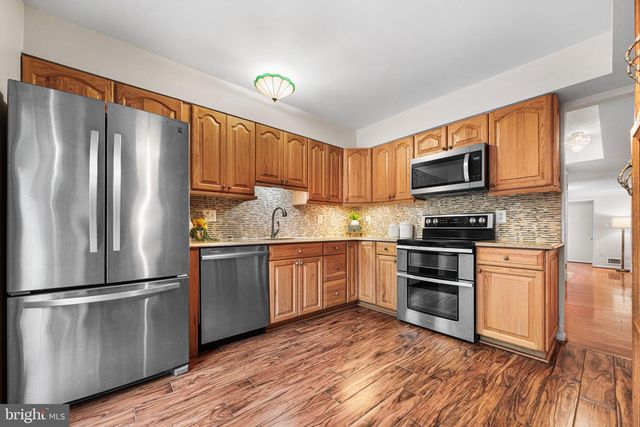 10305 COLLINGHAM DR, Fairfax, VA 22032