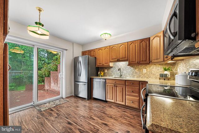 10305 COLLINGHAM DR, Fairfax, VA 22032