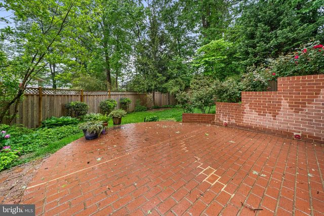 10305 COLLINGHAM DR, Fairfax, VA 22032