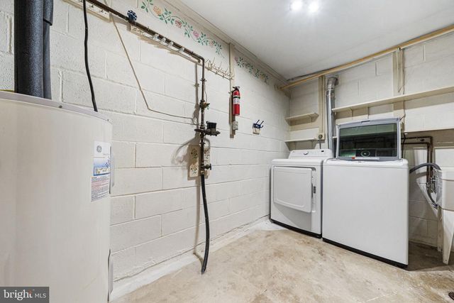 10305 COLLINGHAM DR, Fairfax, VA 22032
