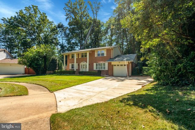 10305 COLLINGHAM DR, Fairfax, VA 22032