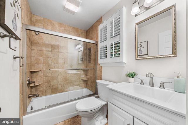 10305 COLLINGHAM DR, Fairfax, VA 22032