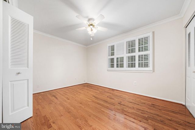 10305 COLLINGHAM DR, Fairfax, VA 22032