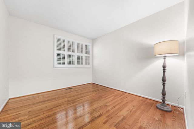 10305 COLLINGHAM DR, Fairfax, VA 22032
