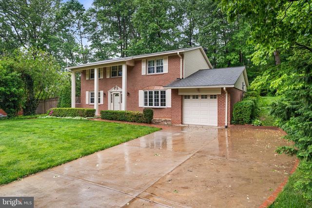 10305 COLLINGHAM DR, Fairfax, VA 22032
