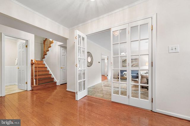 10305 COLLINGHAM DR, Fairfax, VA 22032