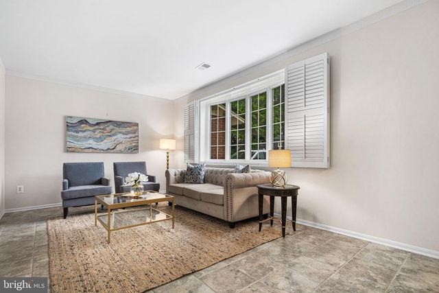 10305 COLLINGHAM DR, Fairfax, VA 22032
