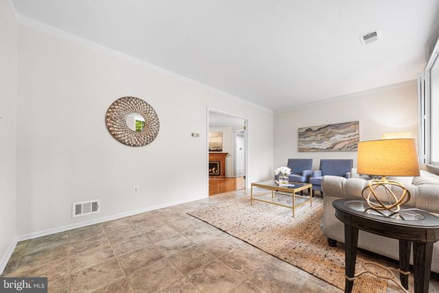 10305 COLLINGHAM DR, Fairfax, VA 22032