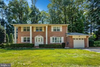 10305 COLLINGHAM DR, Fairfax, VA 22032