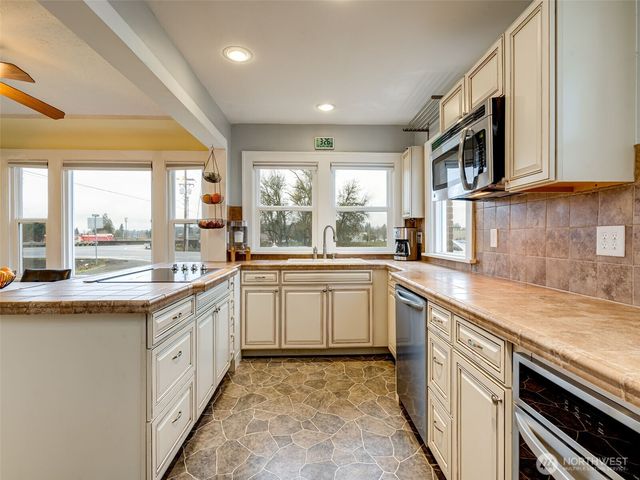 1510 S Kinnear Street, Kelso, WA 98626