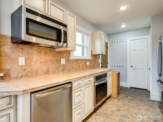 1510 S Kinnear Street, Kelso, WA 98626