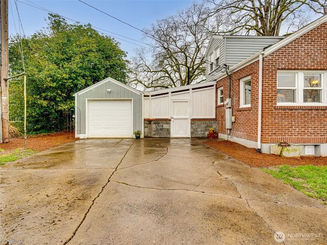 1510 S Kinnear Street, Kelso, WA 98626